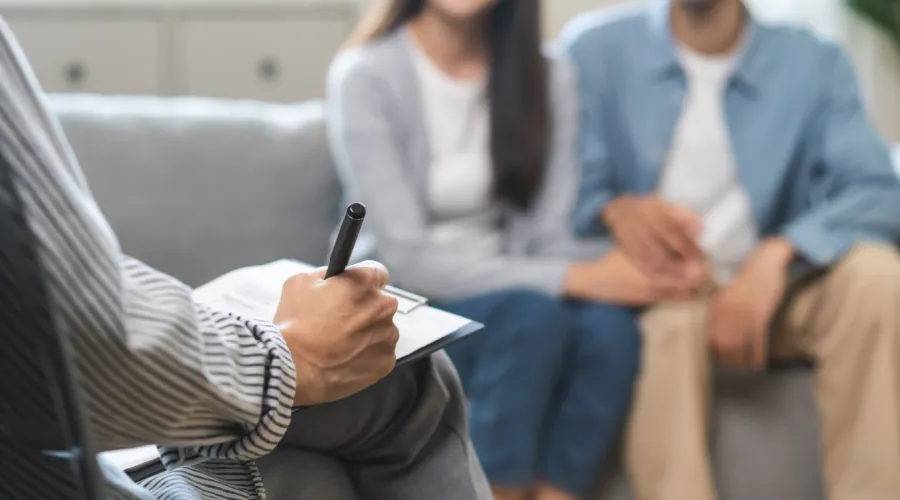 Structured Counseling at a Couples Rehab in Chicago